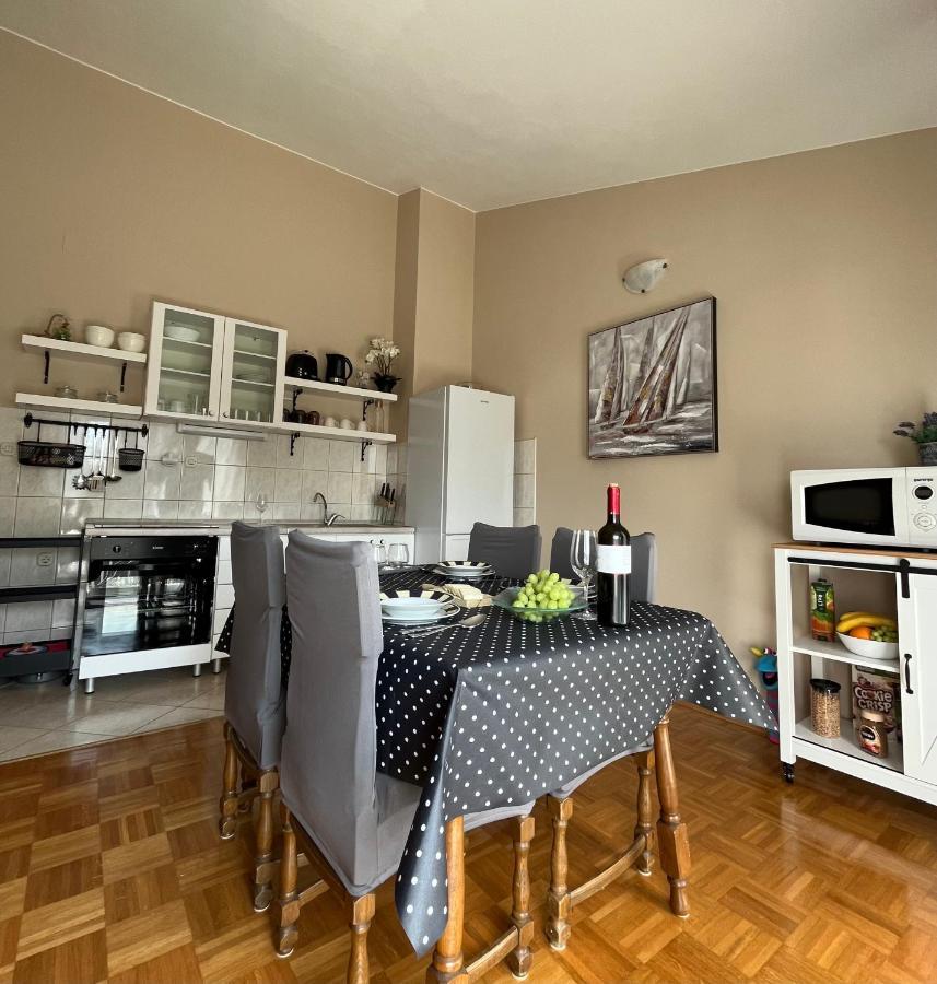 Apartments Tino & Leon Sukošan エクステリア 写真
