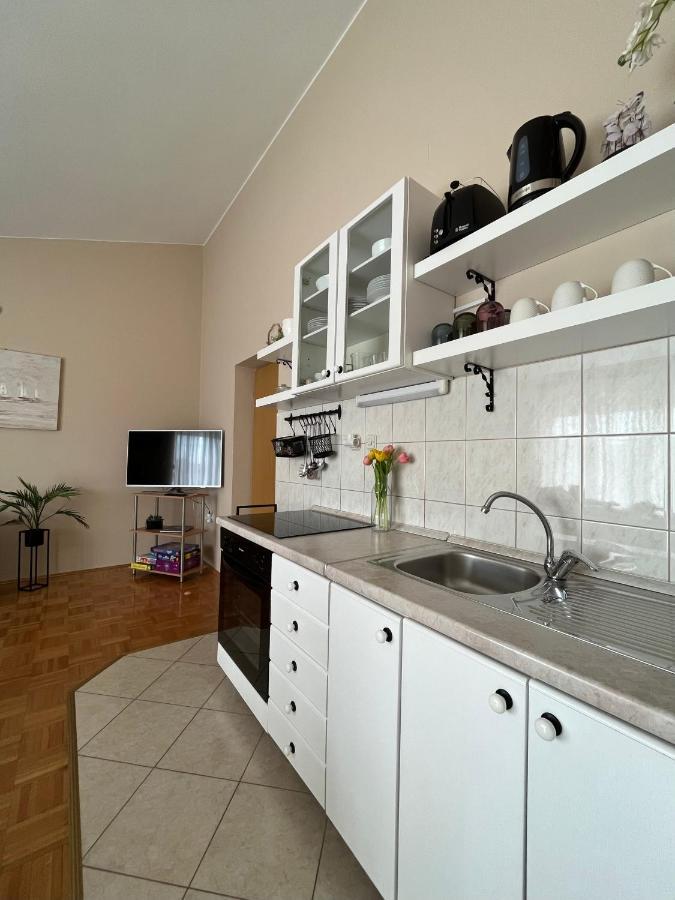Apartments Tino & Leon Sukošan エクステリア 写真