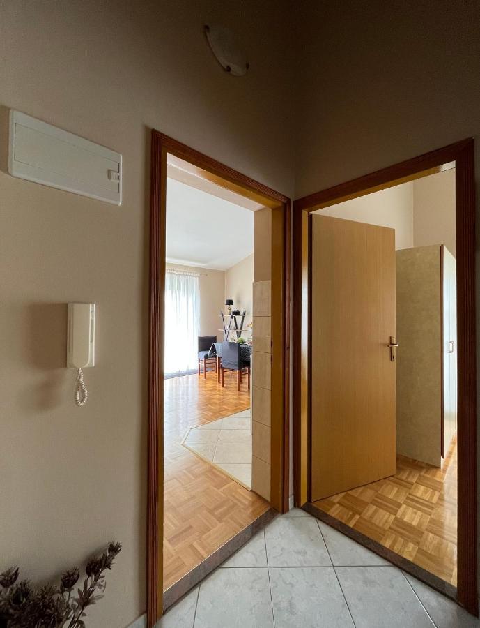 Apartments Tino & Leon Sukošan エクステリア 写真
