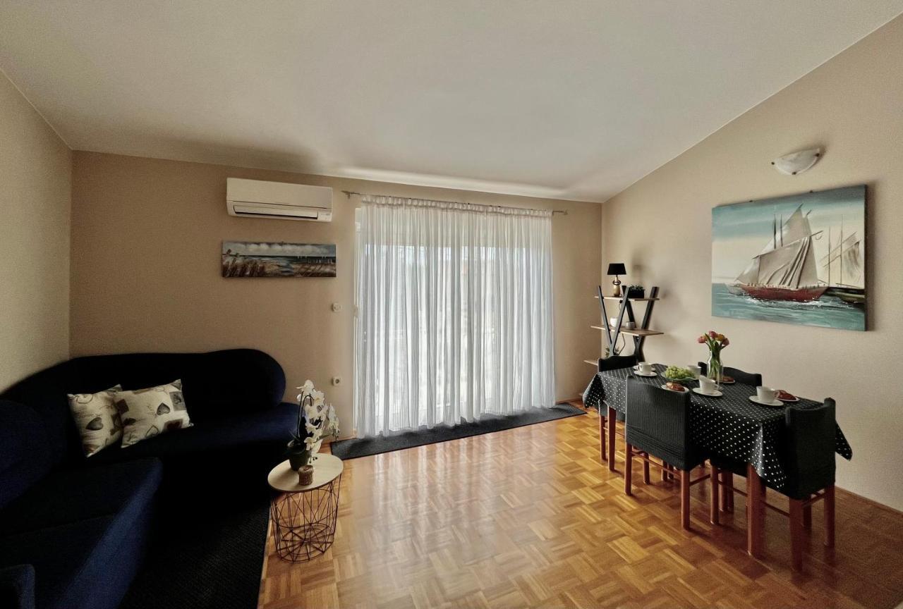 Apartments Tino & Leon Sukošan エクステリア 写真