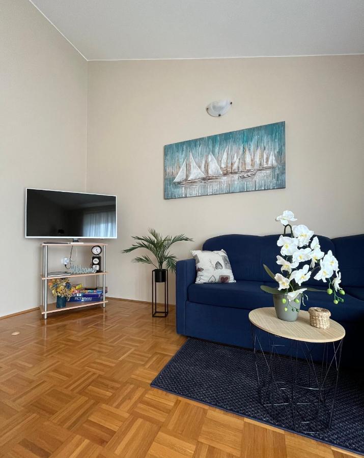 Apartments Tino & Leon Sukošan エクステリア 写真