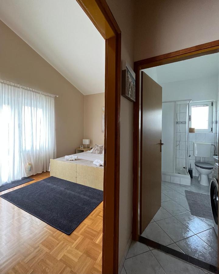 Apartments Tino & Leon Sukošan エクステリア 写真