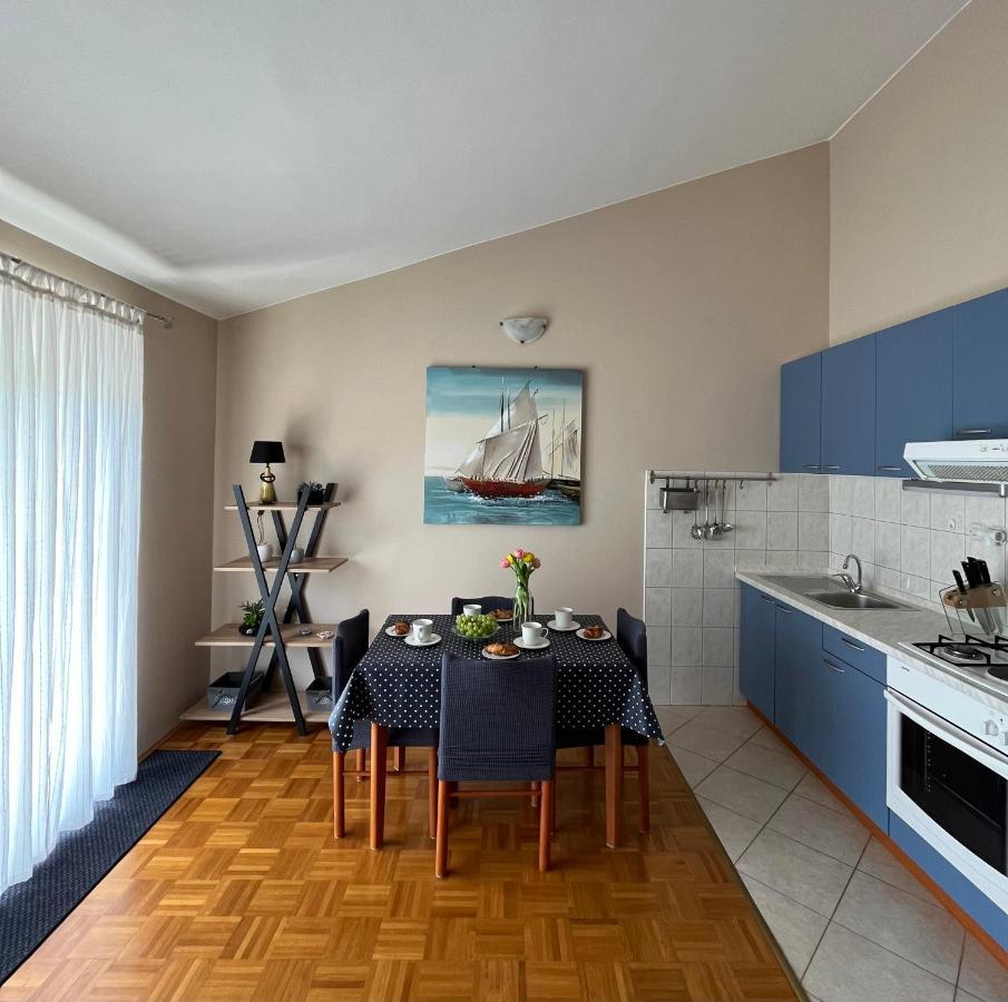 Apartments Tino & Leon Sukošan エクステリア 写真