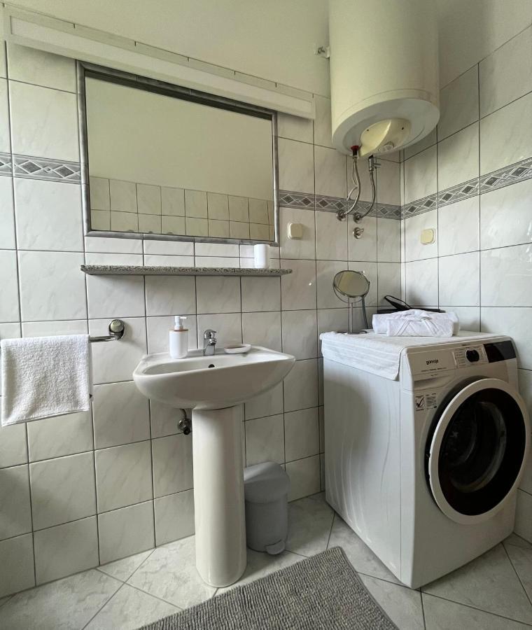 Apartments Tino & Leon Sukošan エクステリア 写真